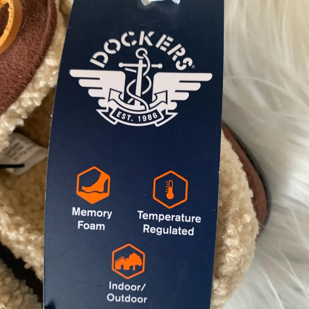 DOCKERS kids youth boys fleece lined brown slippers NWT in size Large (2-3)